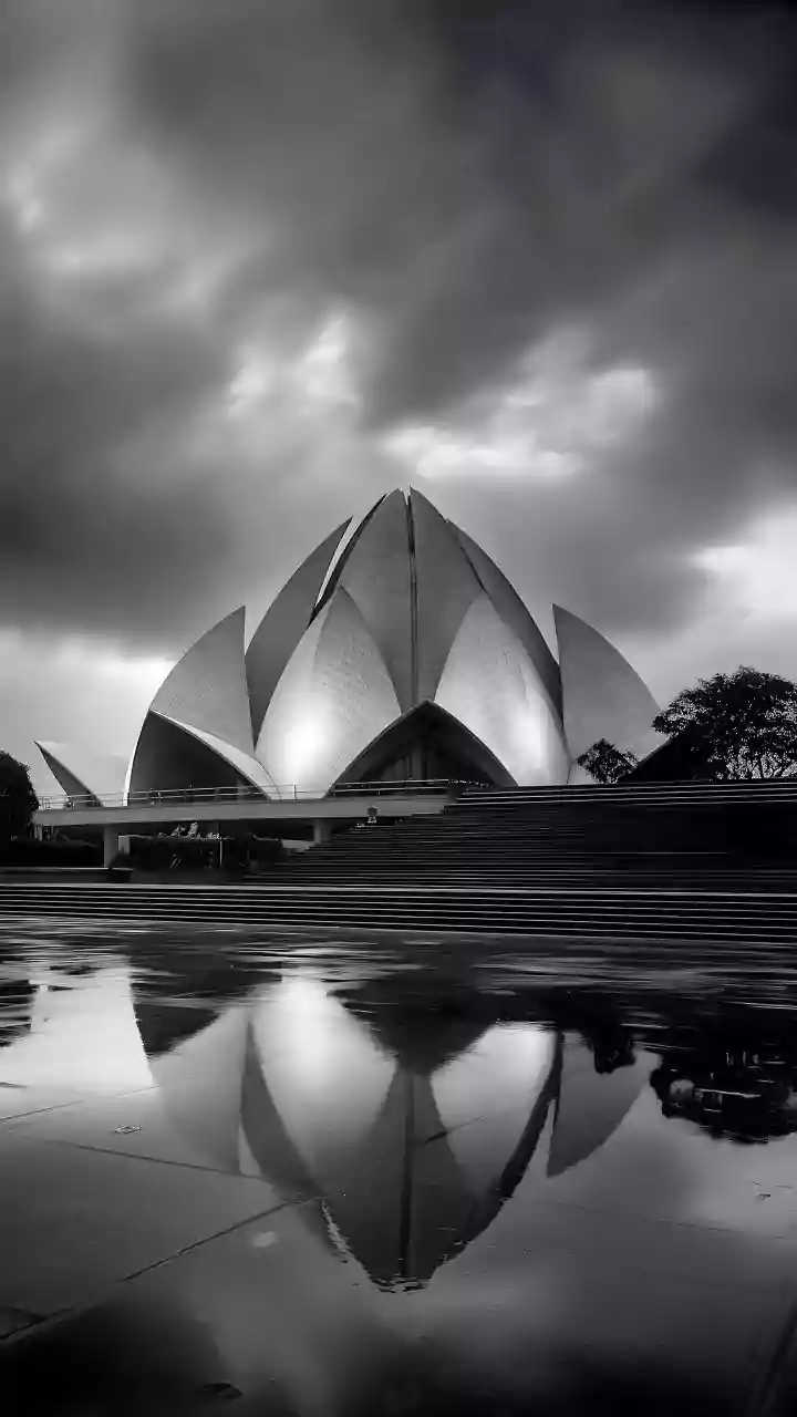 Grey Skies, Cold And Smog Grip Delhi-NCR As Air Quality Nears 'Severe' At 393