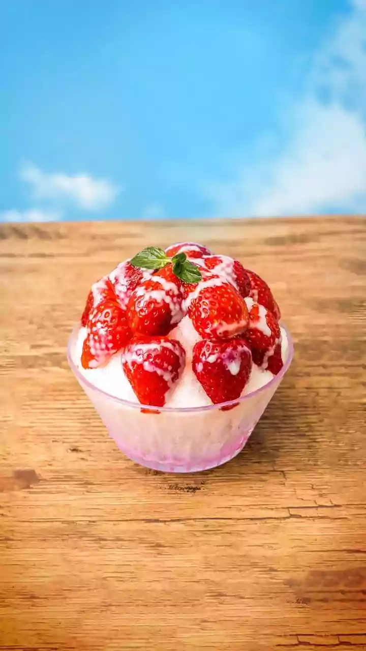 Delectable Strawberry Pretzel Salad: A Classic Dessert!