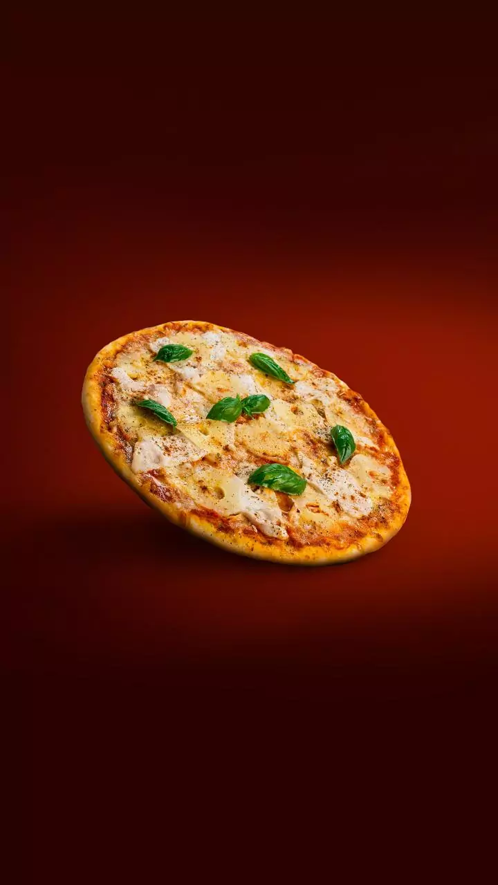 Pizza Shop AC Explosion Injures Five in Delhi