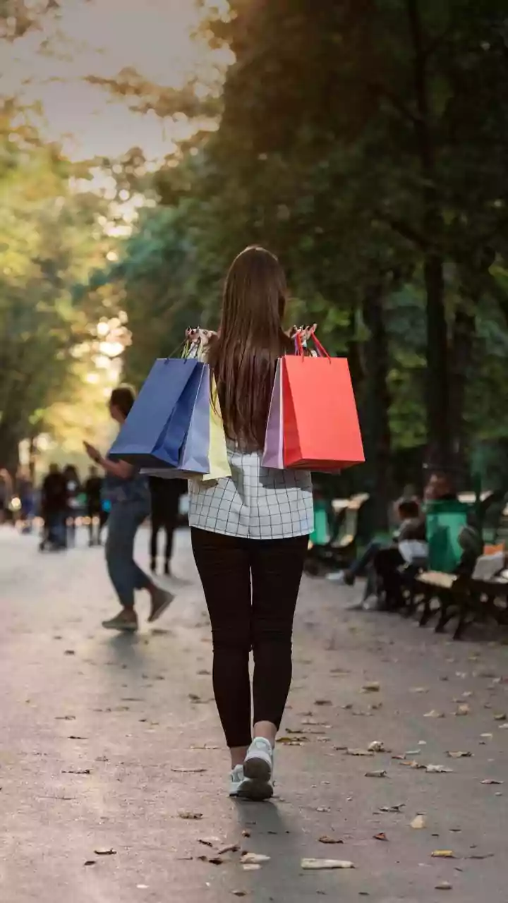 Finding Fashion: The Woman & The Luxury Purse