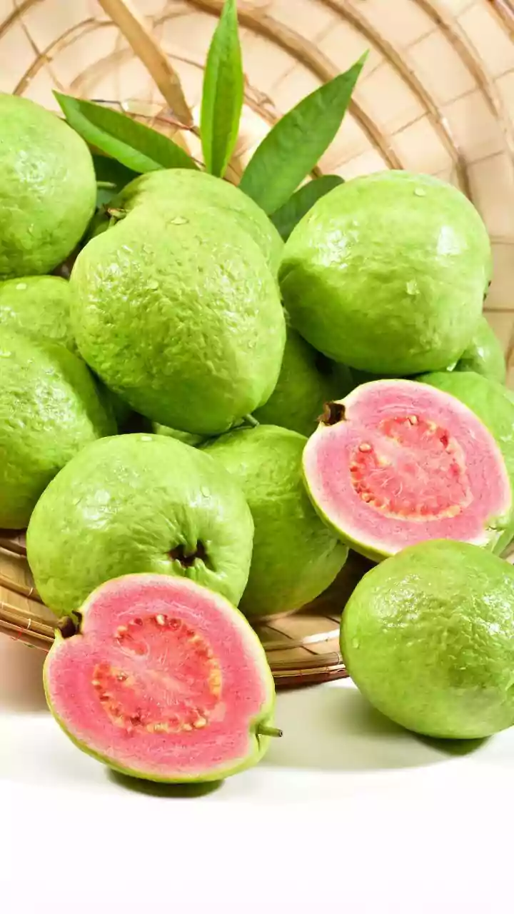 Guava v/s pear: Which has more fiber?