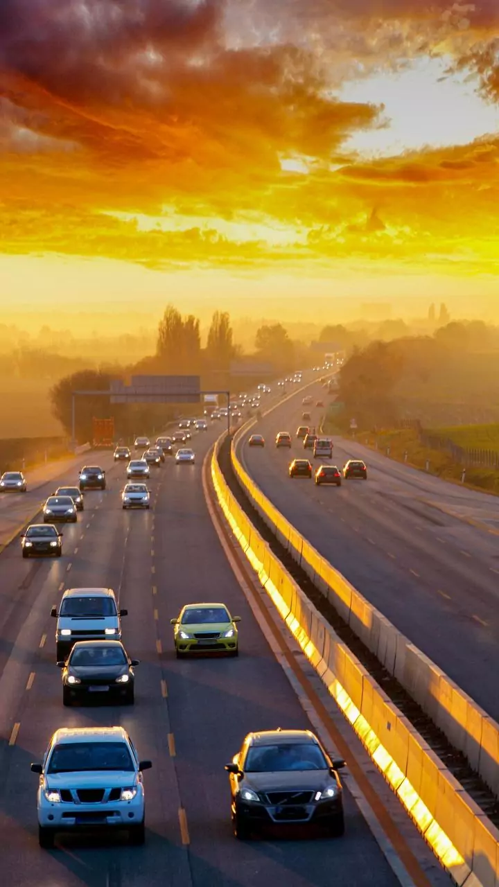 Delhi govt approves 3 road projects to ease traffic congestion