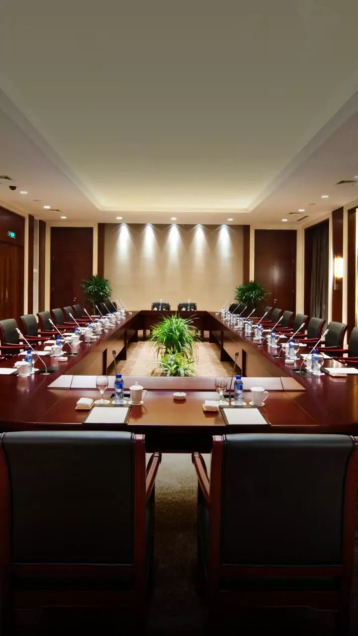 Piyush Goyal begins crucial meeting with AIADMK's Palaniswami, to give final  shape to NDA in TN