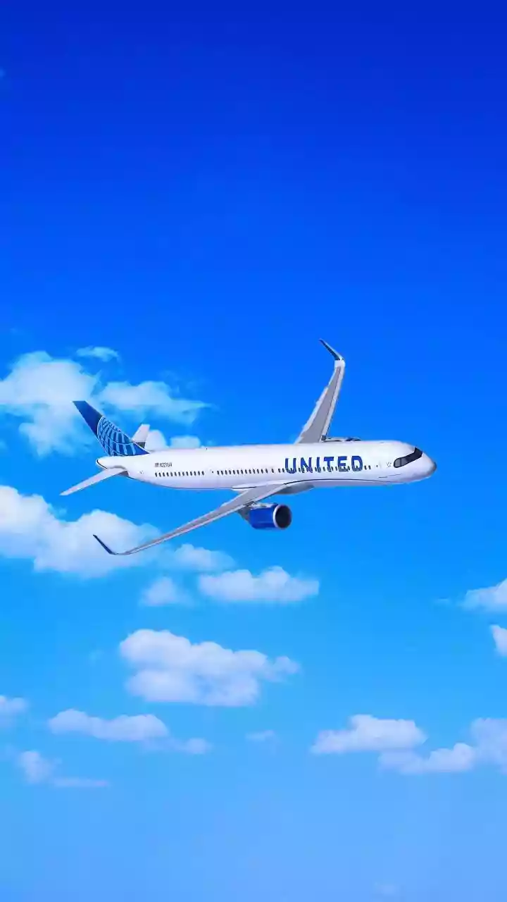 The Revenge of The Broken Guitar: How This Singer Avenged His Instrument Against United Airlines