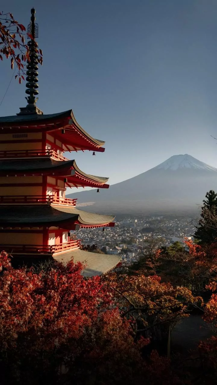 Japan Tourism Soars: Record Numbers Amidst Shifting Sands