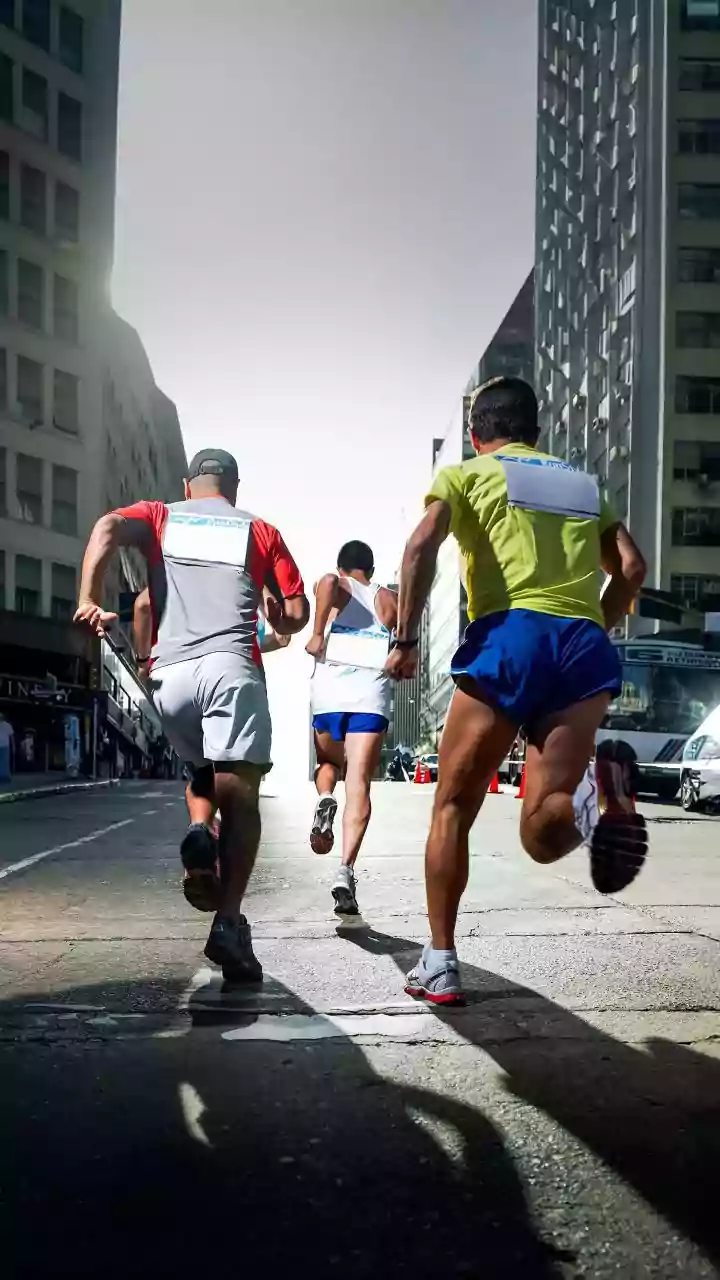 NYC Marathon 2025: A Spectacle of Runners and Signs