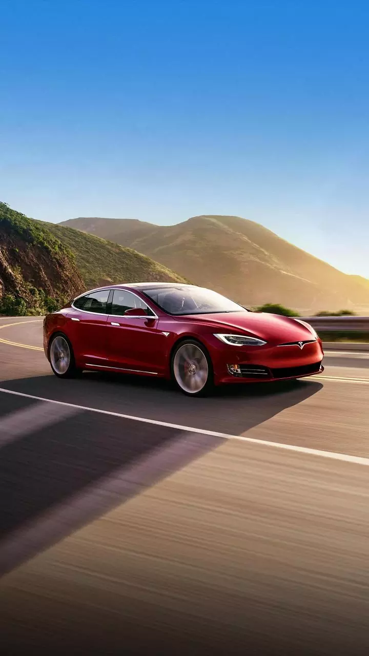 ‘WTF Is This Test?’: Tesla’s AI Faces Chaotic Indian Traffic, Internet Has The Funniest Reactions