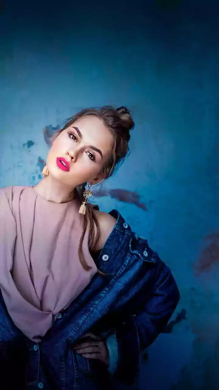A Messy Pencil Bun Works Better When the Ends Stay Soft