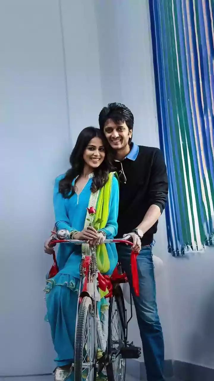 Riteish Deshmukh And Genelia Jet Off For New Year Vacation With Kids