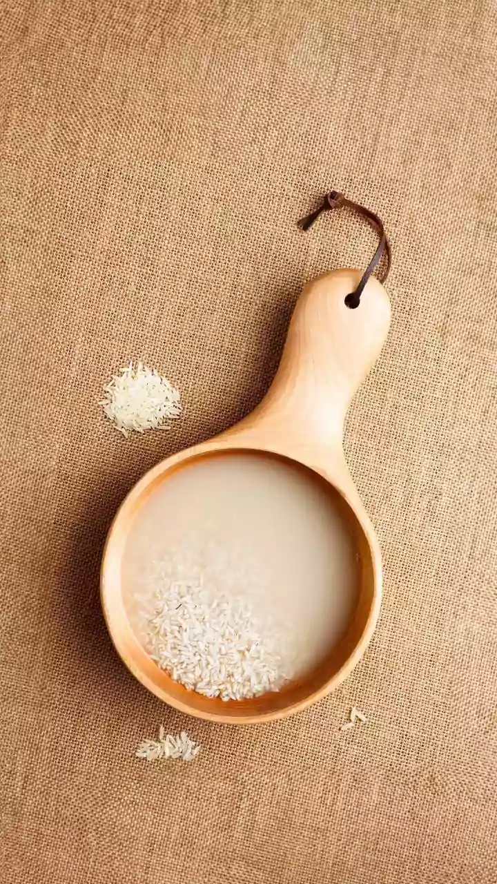 8 benefícios de usar água de arroz para o cabelo