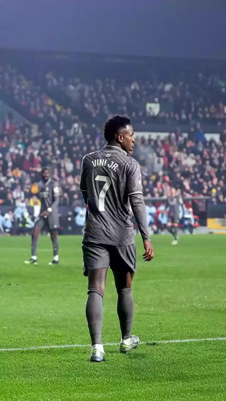 Vini Jr. toma atitude após rumores de fim do namoro com Virginia