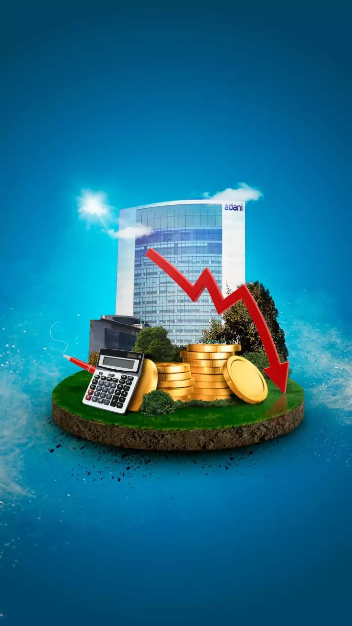 Rupee falls 19 paise to close at 89.90 against US dollar