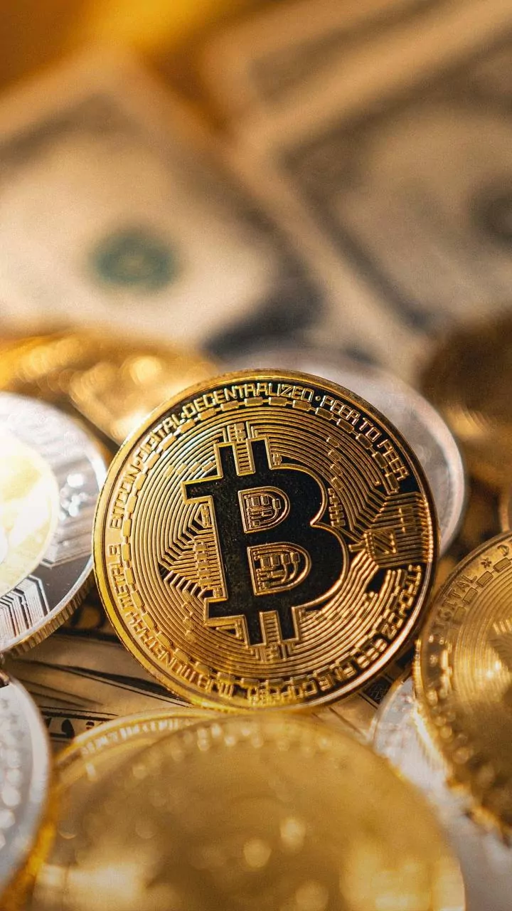 Bitcoin hovers near $62,828 amid U.S.-Iran tensions and July gains