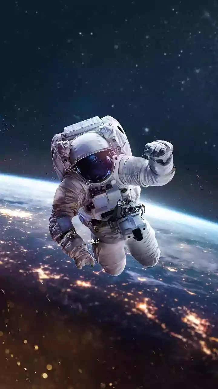 Russian ISS Crew Members Celebrate India's Milestone from Orbit