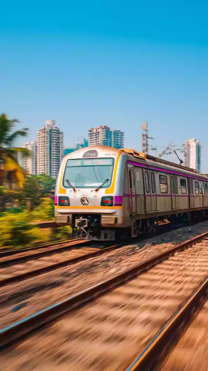 Mumbai Train Scare: Major Tragedy Averted On Central Line As 2 Trains Come Face-To-Face On Same Track Near CST - VIDEO