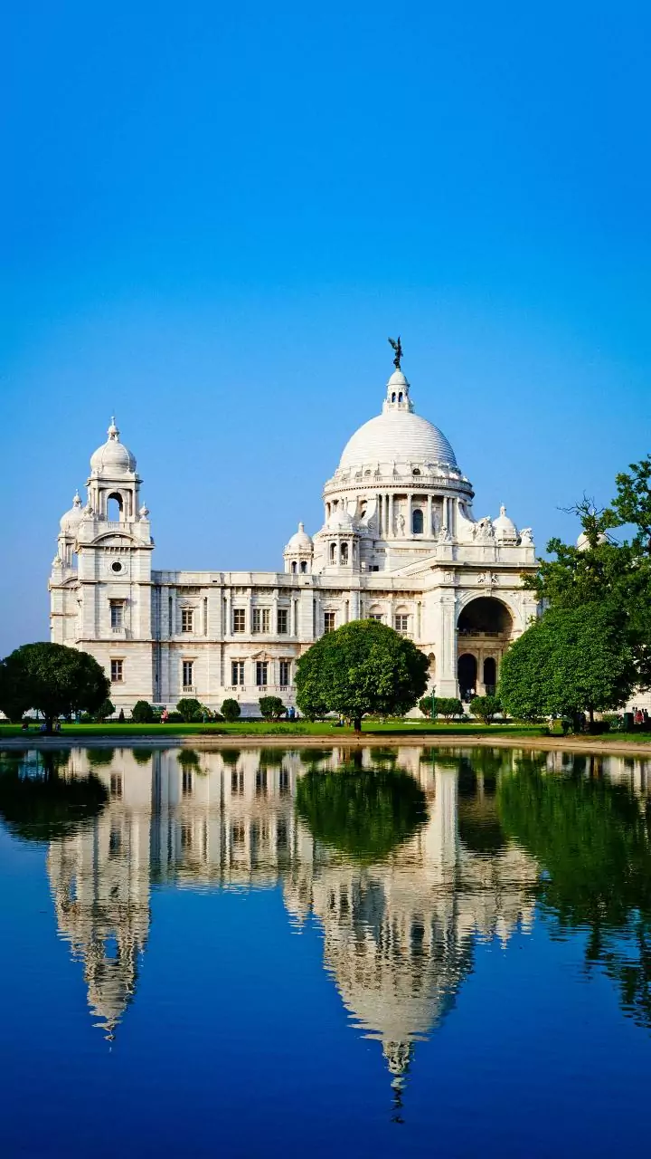 'Untainted' non-teaching staff march to Bengal education department HQ, seek jobs back