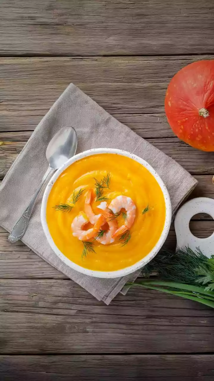Sopa de abóbora com camarão e leite de coco é refeição completa para o jantar