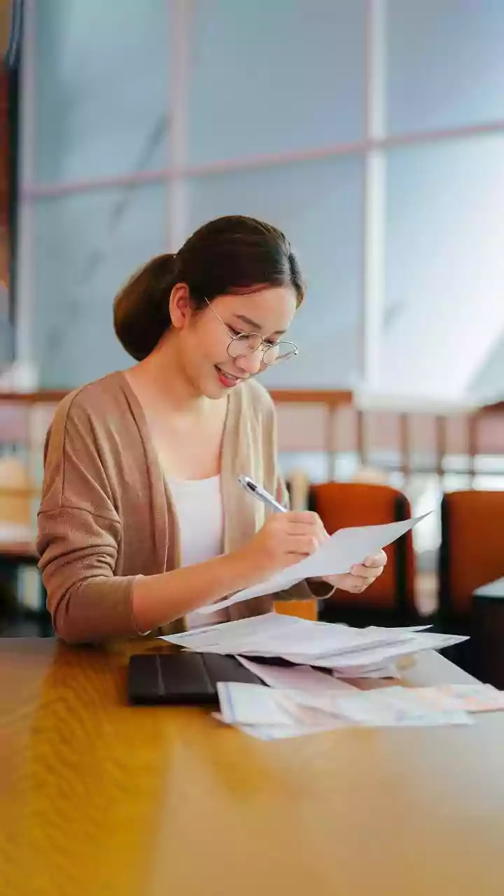 What Teachers Notice in the First 10 Seconds of Checking Answer Sheets?