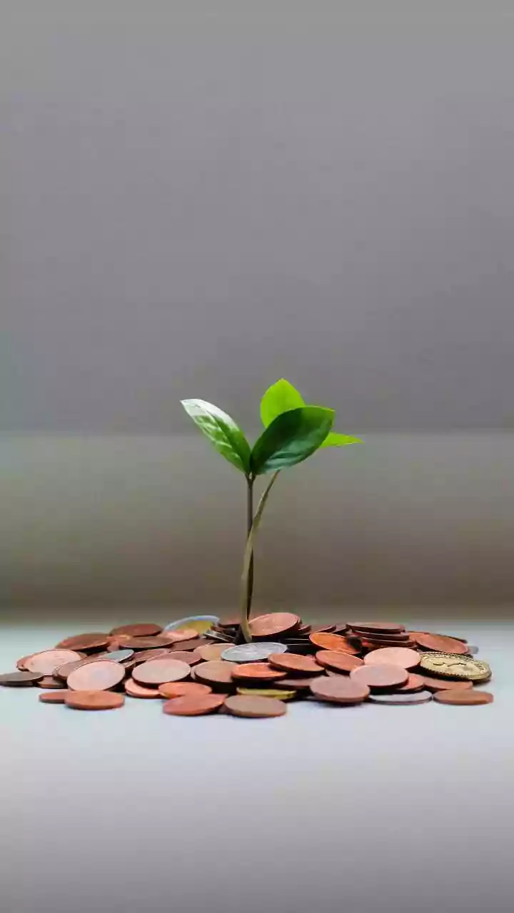 Rupee Hits Record Low Of 90.87 Against Dollar Amid FII Outflows, India-US Trade Deal Uncertainty