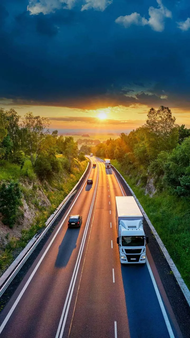 Eight women labourers killed as truck hits tempo on Nagpur-Mumbai expressway