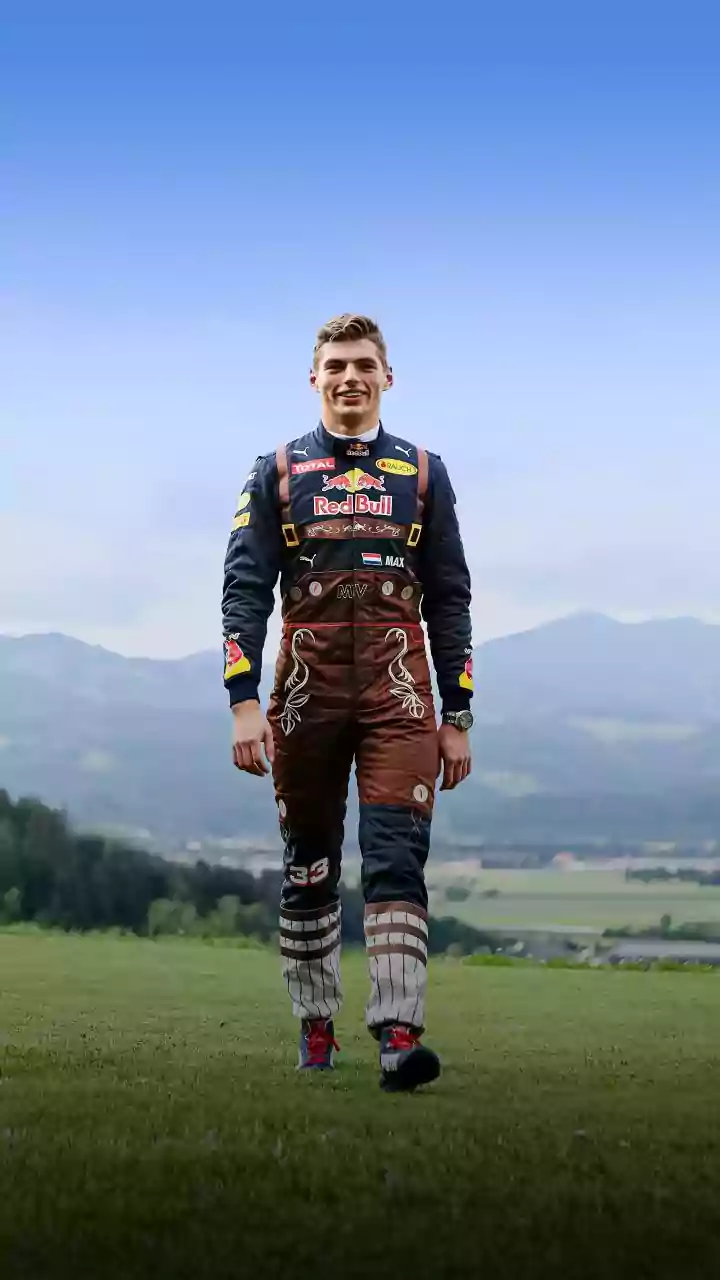 Pai de Verstappen se envolve em grave acidente durante corrida de rali.Vejavídeo