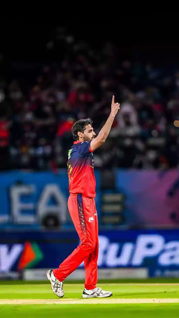 Bhuvneshwar Kumar Rolls Back The Years, Four-For Fires Lucknow Falcons Into UPT20 Final - Watch