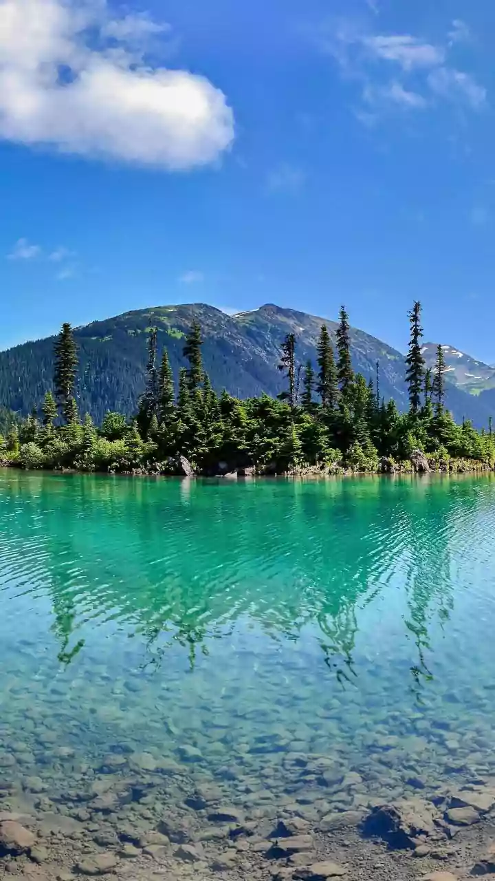 America's Purest Waters: Top 10 Pristine Lakes for Nature Lovers