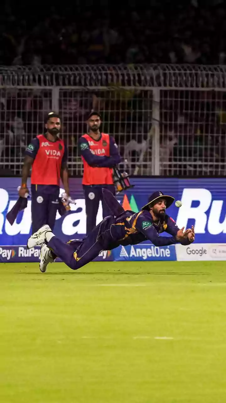 Blessing Muzarabani picks two wickets in same over vs SRH; gets KKR back in the game