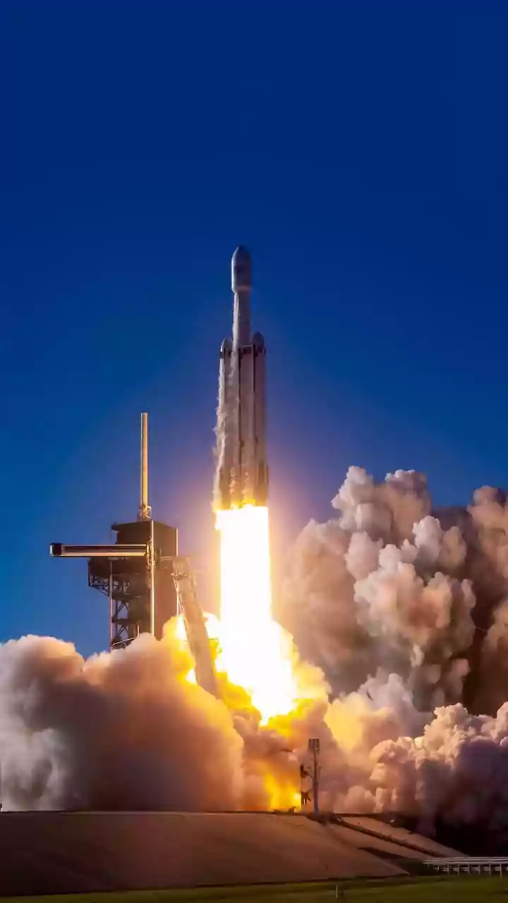 SpaceX relaunches Falcon Heavy at Kennedy Space Center April 27