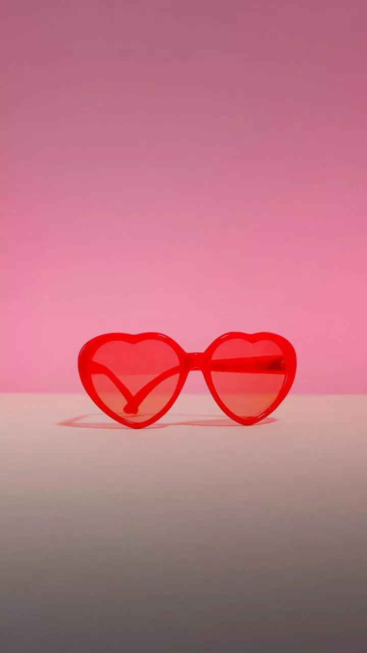 Gen Z's 'Throning' Trend: Dating for Status Over Genuine Connection