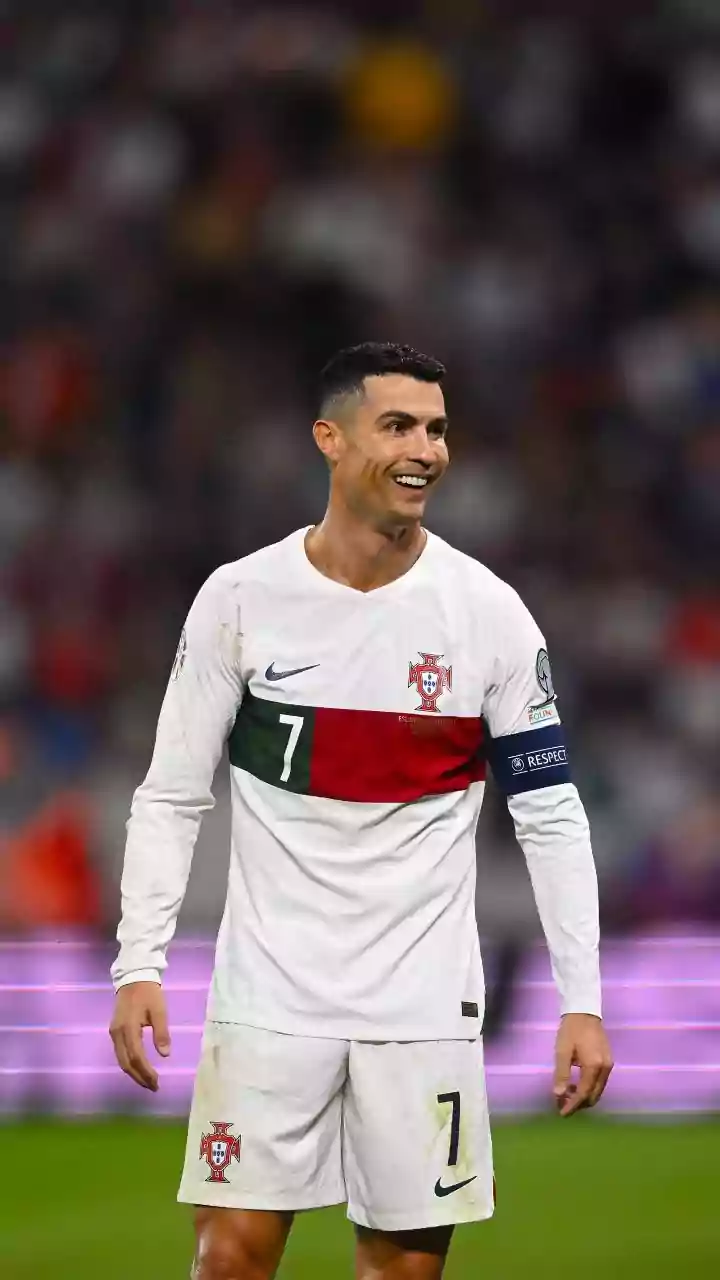 How much does Cristiano Ronaldo earn?
