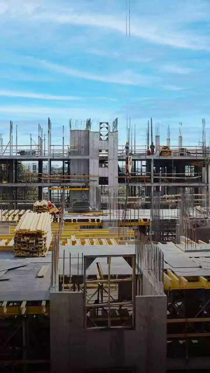 Warm winter days extend construction shifts and wage relief