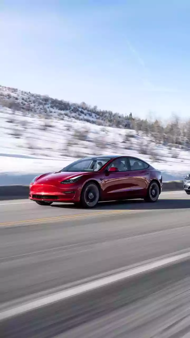 What a Viral Gurugram Clip Reveals About Tesla's Traffic Display