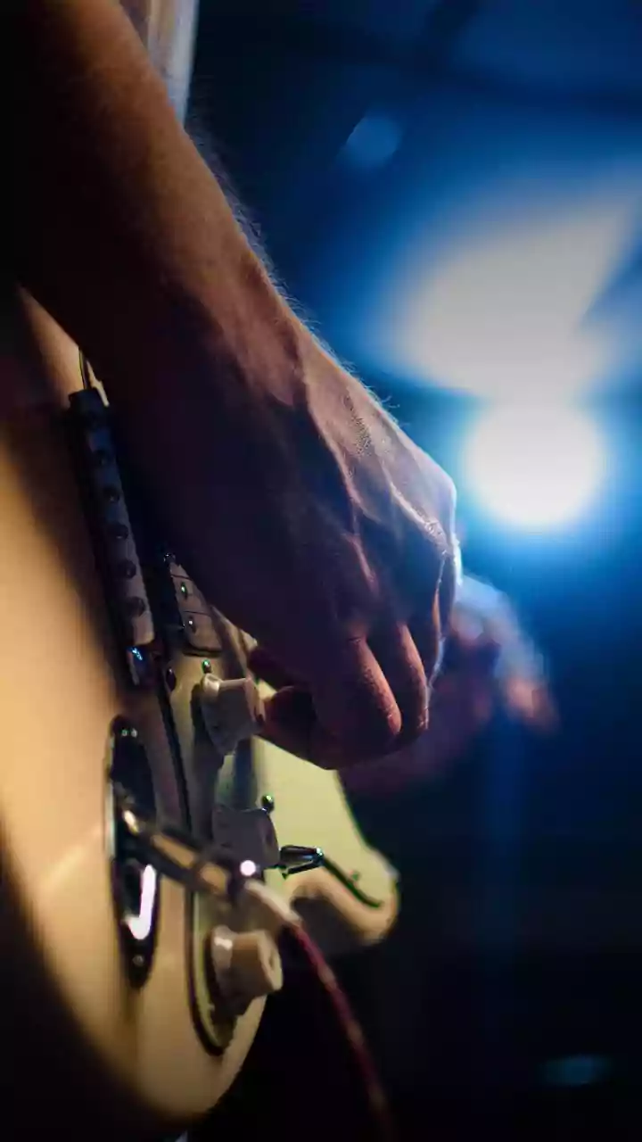 Easy exercises to strengthen your guitar grip