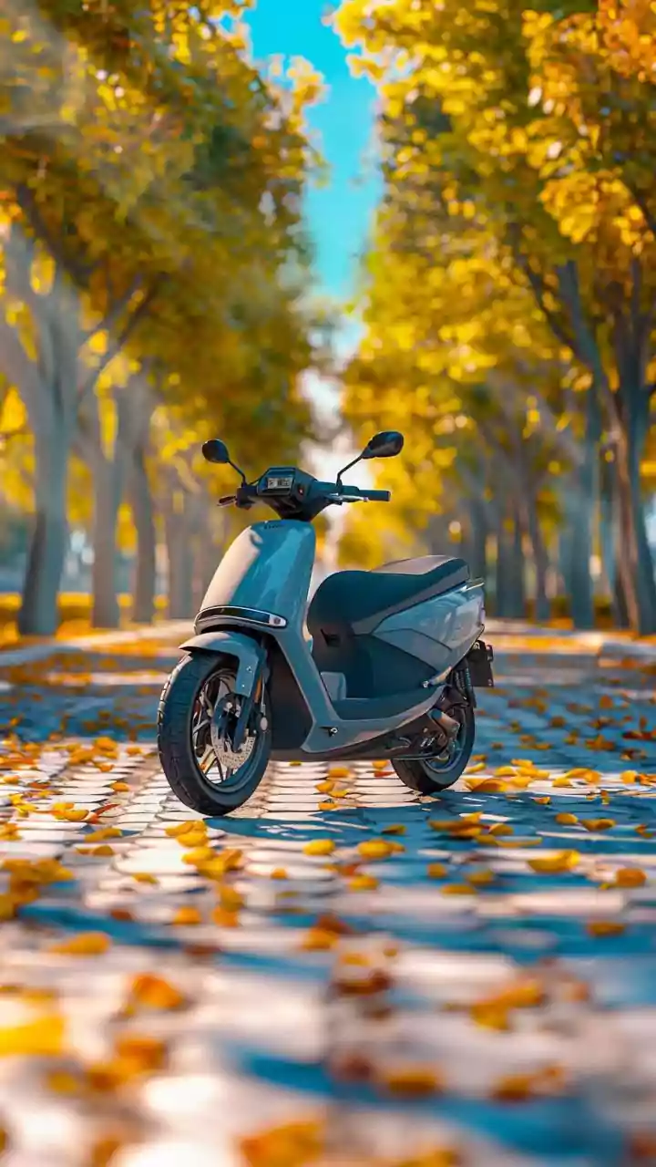 Chetak EV C2501 All Features Explained - The Under Rs 90,000 Chetak!