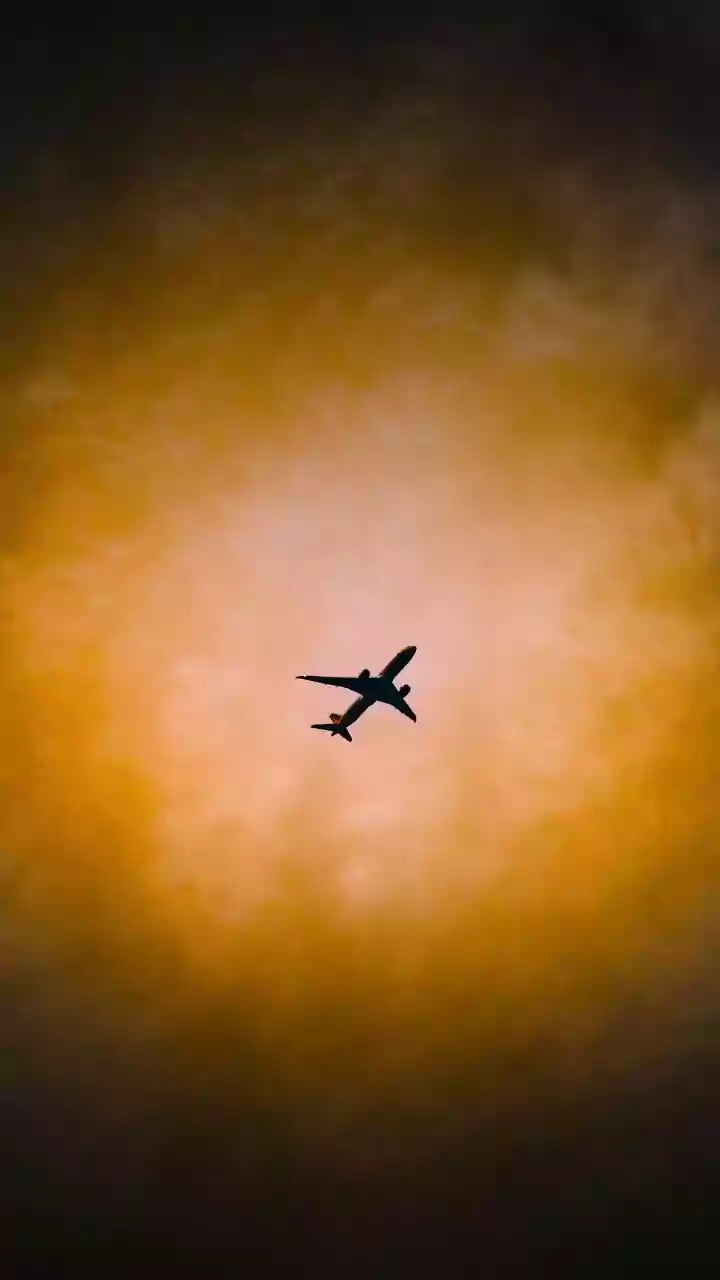Why Planes Circle When An Immediate Landing Is Not Possible