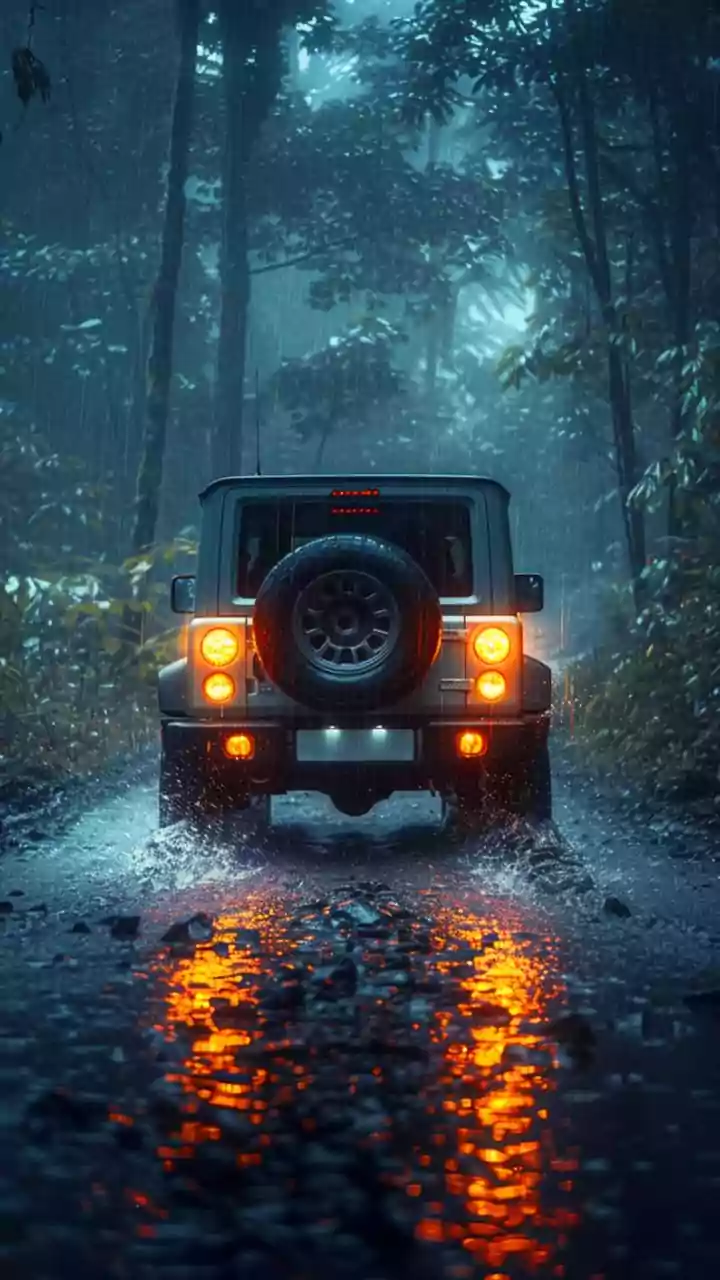 3 killed, 4 injured as pick-up van collides with truck in Jharkhand's Gumla