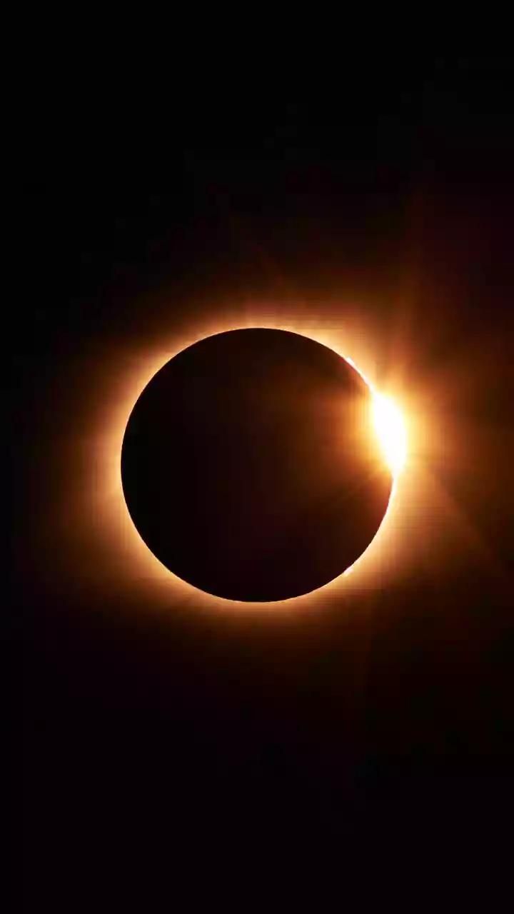 Céu de agosto tem eclipses e aquele empurrãozinho para sair do lugar