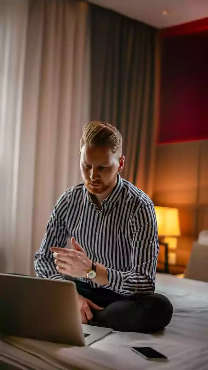 The Mid-August Hotel Rate Surge: Refundability and Taxes Now Shape Hotel Room Comparison