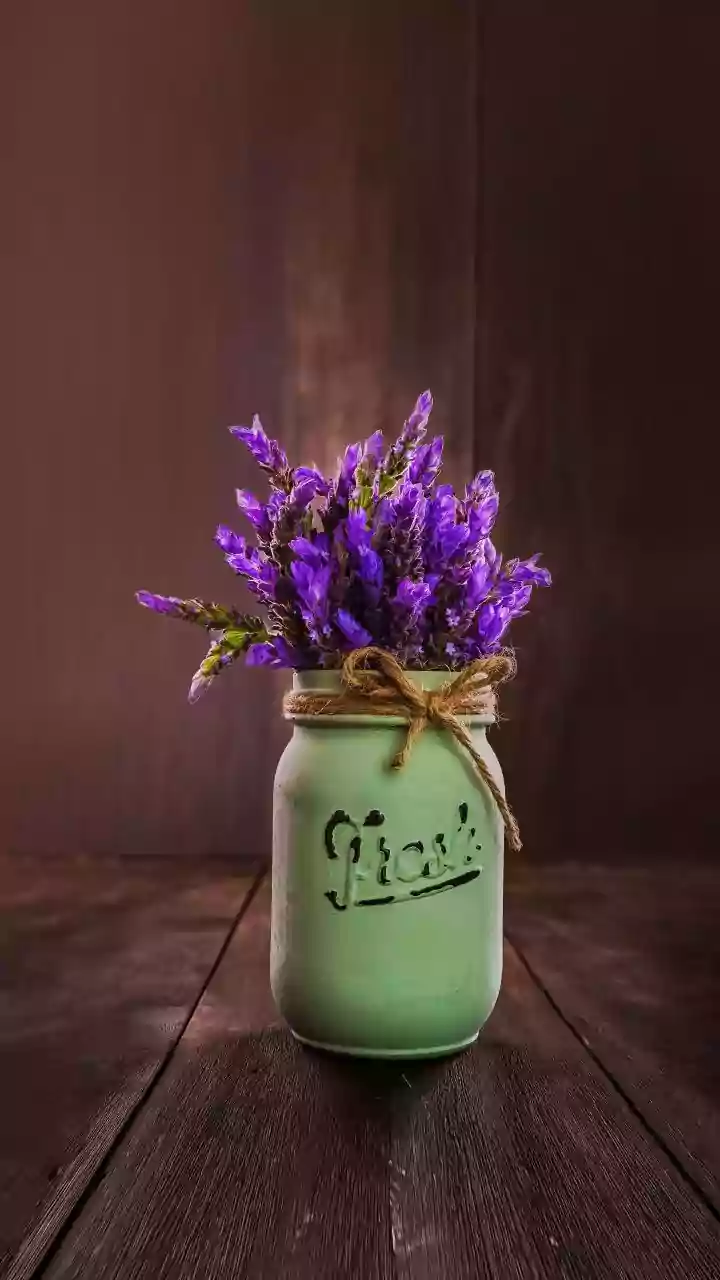 Repurpose Kitchen Jars Into Simple Tabletop Centrepieces