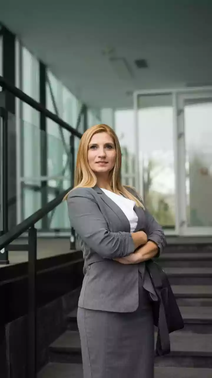 How Entry Level Applicants Demonstrate Confidence In Video Calls During Interviews
