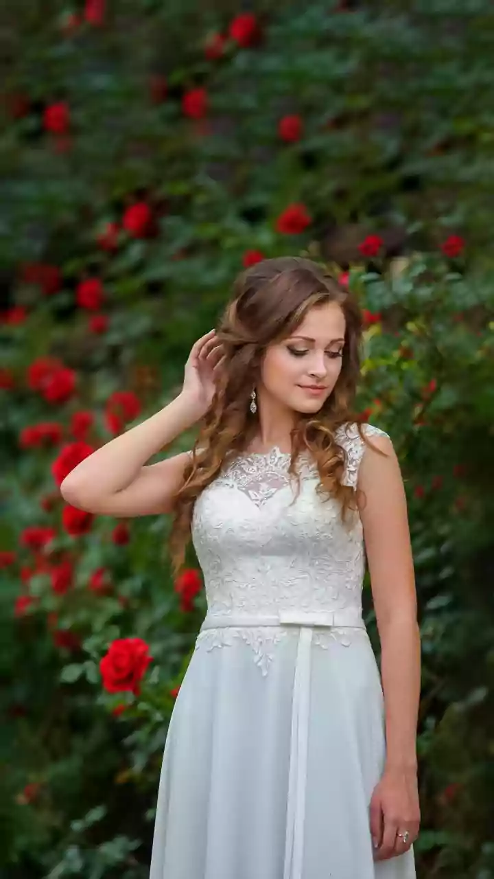 Bride's Viral Wedding Day Job Hunt: A Modern Dilemma of Priorities