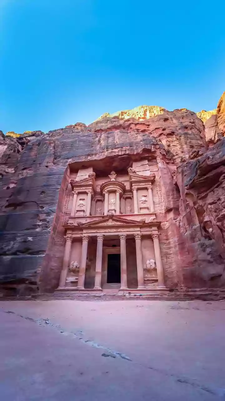 Crown Prince drives PM Modi to Jordan Museum in special gesture