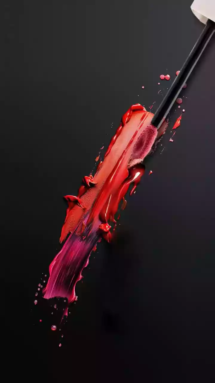 Glossy Lips Are Bringing Shine Back