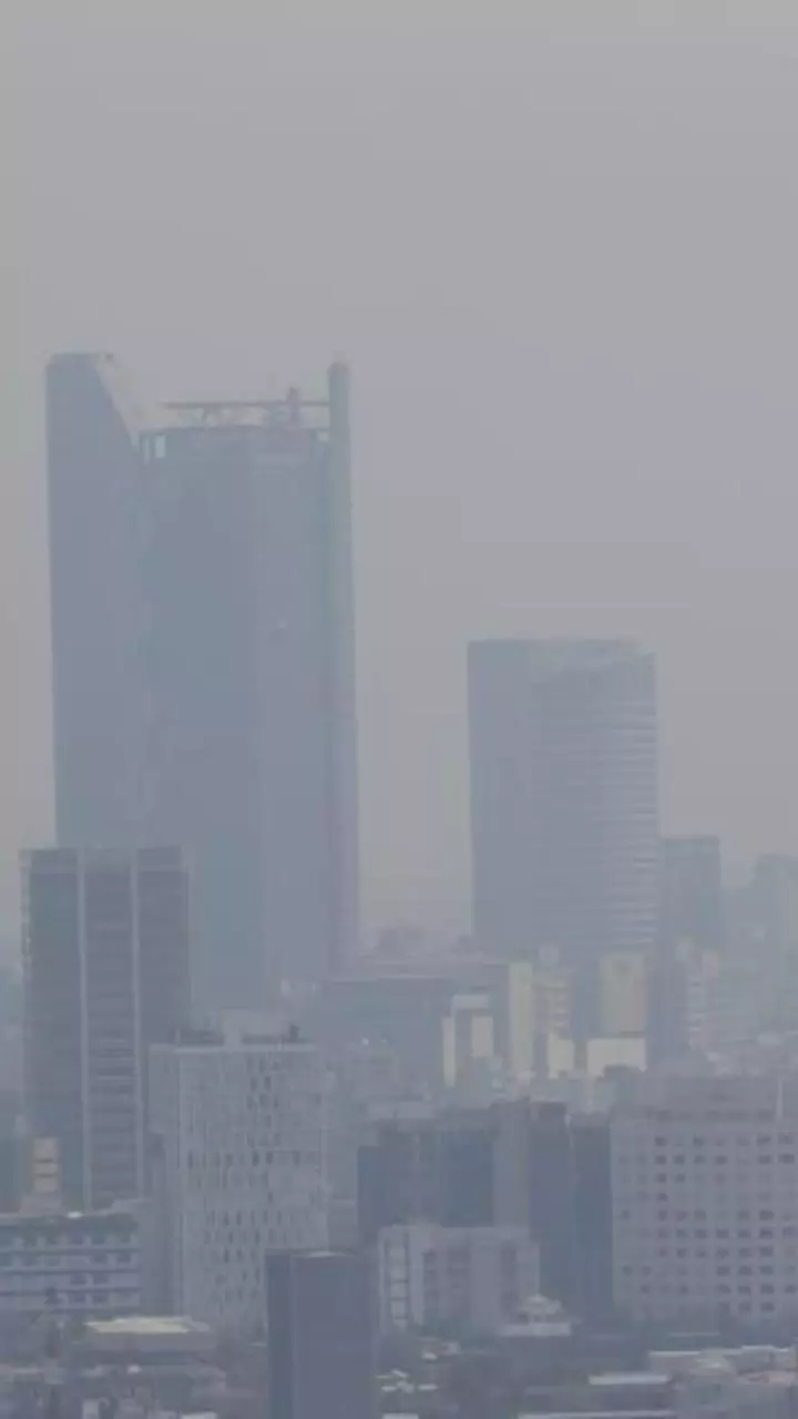 No respite from toxic air in Delhi, AQI remains 'very poor'