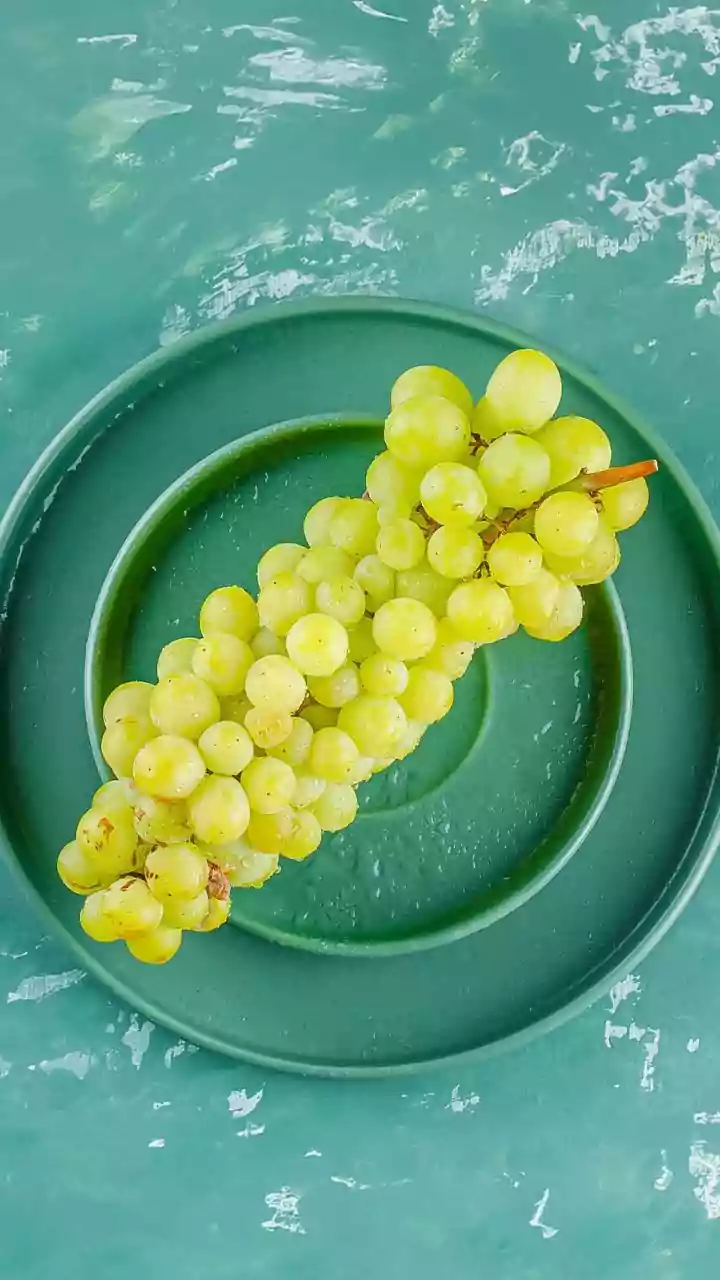 Unveiling the Hydration and Health Benefits of Green Grapes