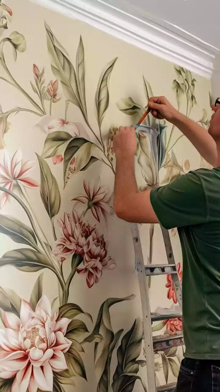 Esqueça o básico: conheça as 8 grandes tendências de papel de parede que estão dominando as casas