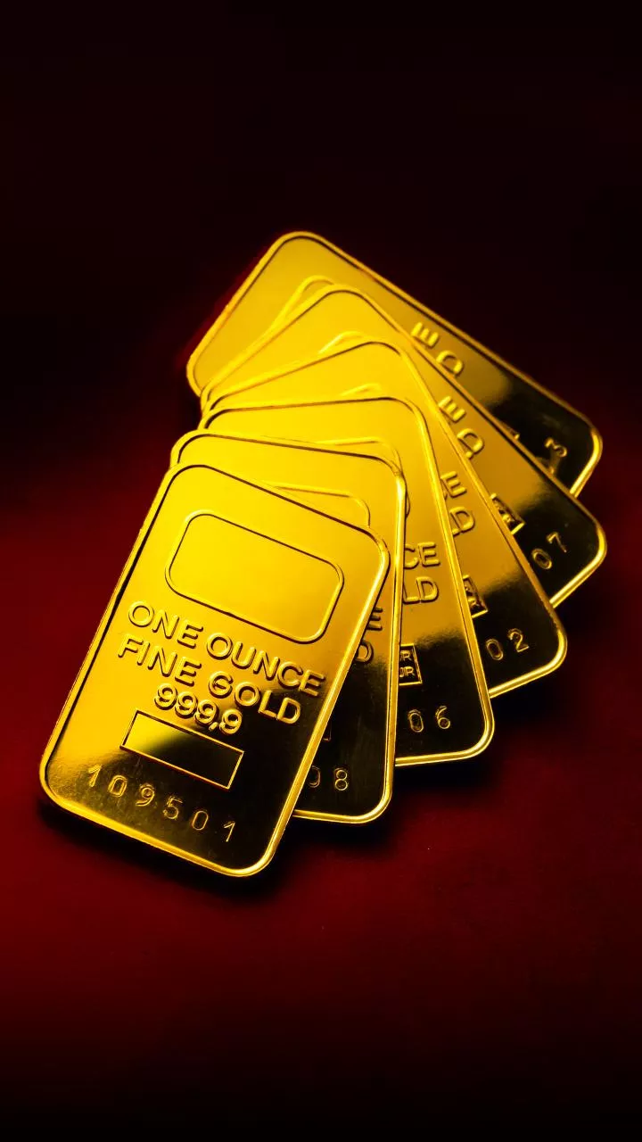 Gold hits $4,017 per ounce as US consumer confidence dips