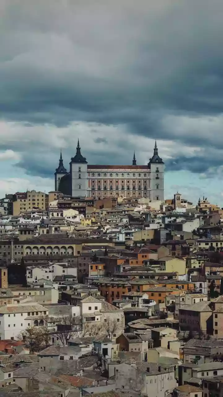 Madrid protesters demand Sanchez and Puente resign over Toledo crash