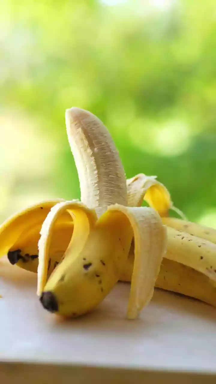 The Apple-Banana Ripening Trick Works Through Trapped Ethylene